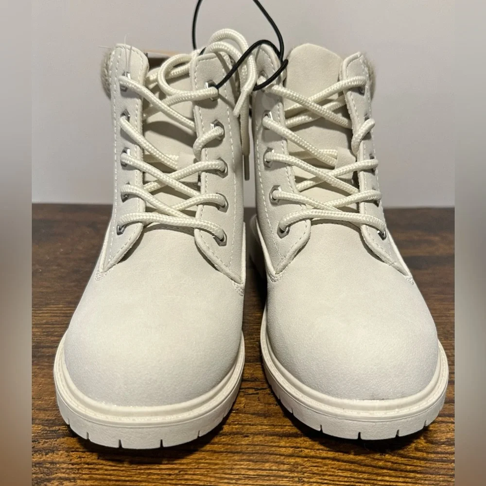 Thereabouts Girls Ember Off White Flat Heel Hiking Boots NWT Various Sizes